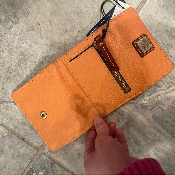Apricot Dooney pebble leather flap wallet - Picture 3 of 7